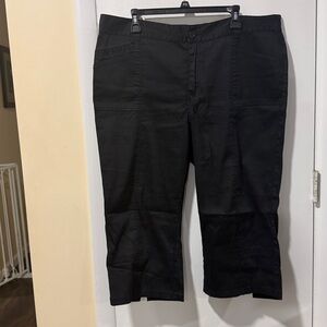 Venezia Black Capris Pants